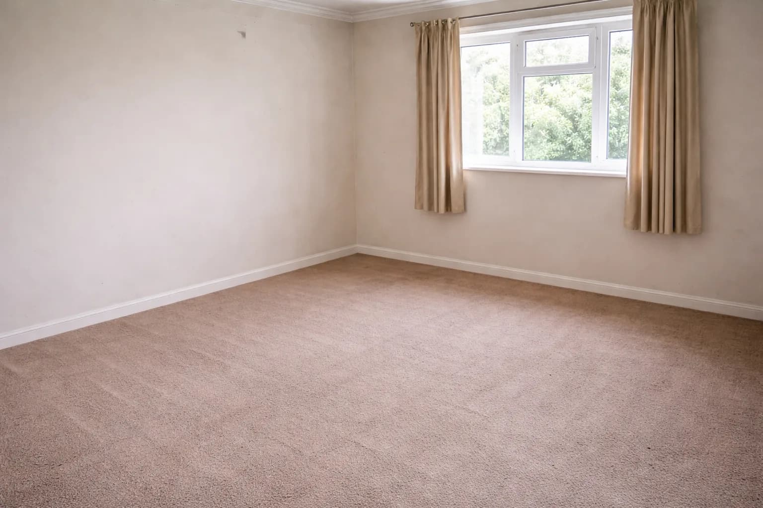 Same room completely cleared with clean carpet
